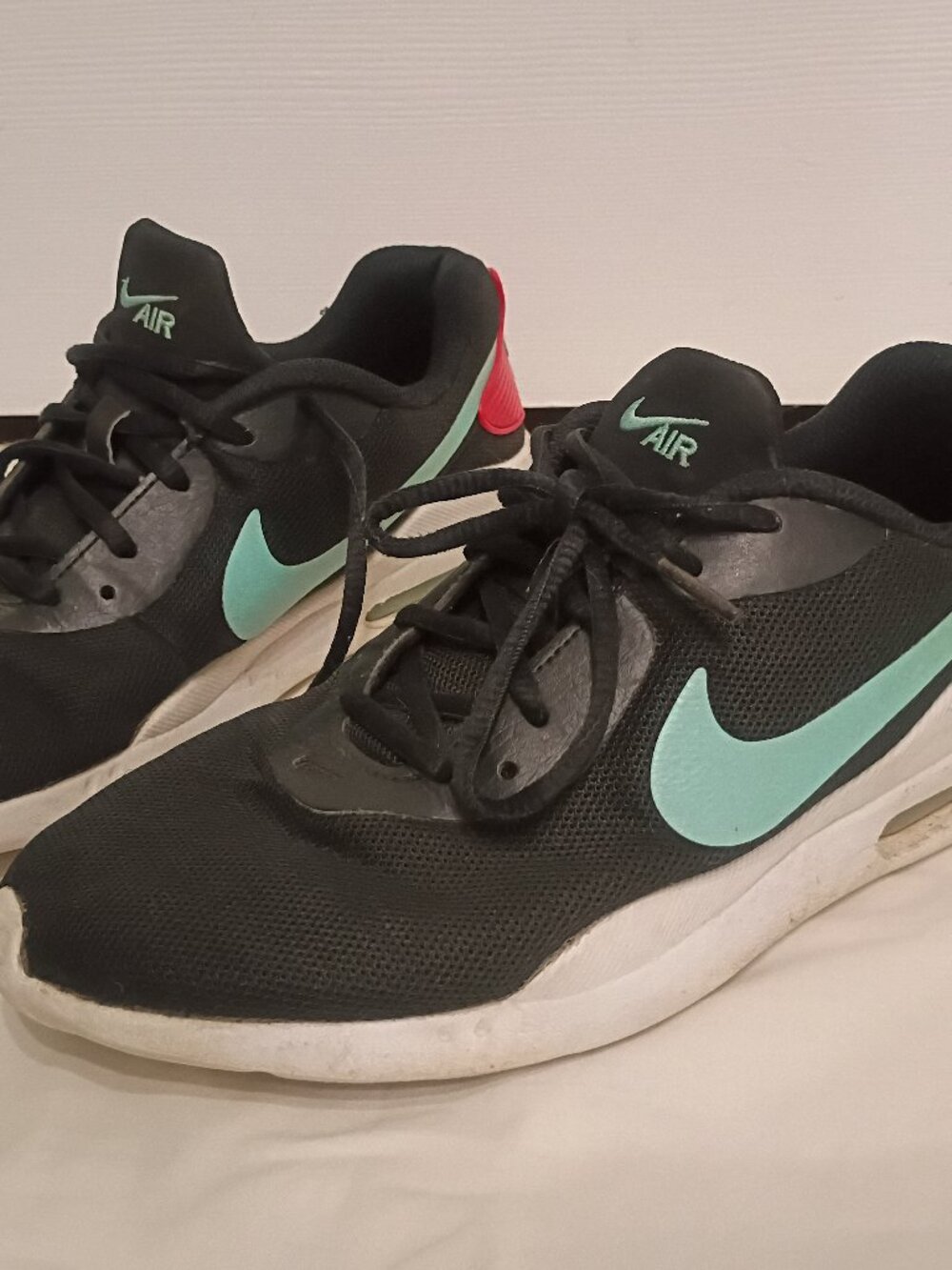 Nike Air Max Oketo Shoes in Black/Aurora Green-Pink Blast